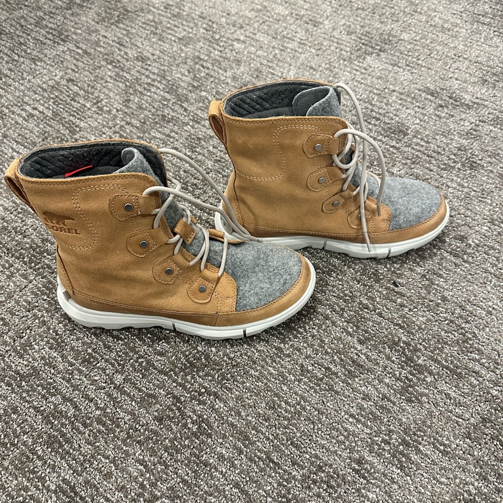 Women’s so real boots like new!!